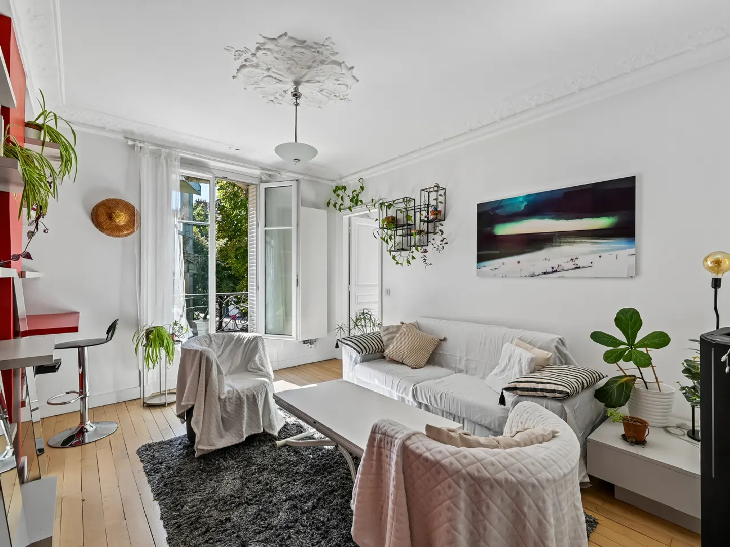 Paris 14e : appartement lumineux de 56 m², 2 chambres et 2 salles d'eau.