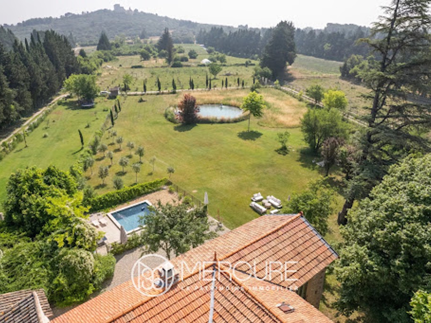 Maison à vendre - 8 pièces - 280m2 - L'isle-Sur-La-Sorgue (84800)