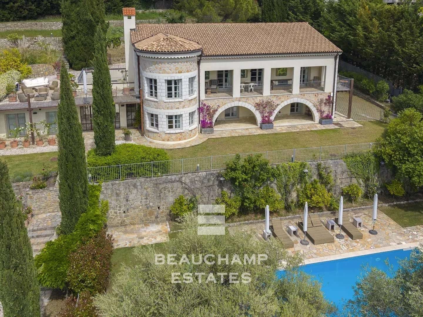 Villa 8 pièces 409 m²