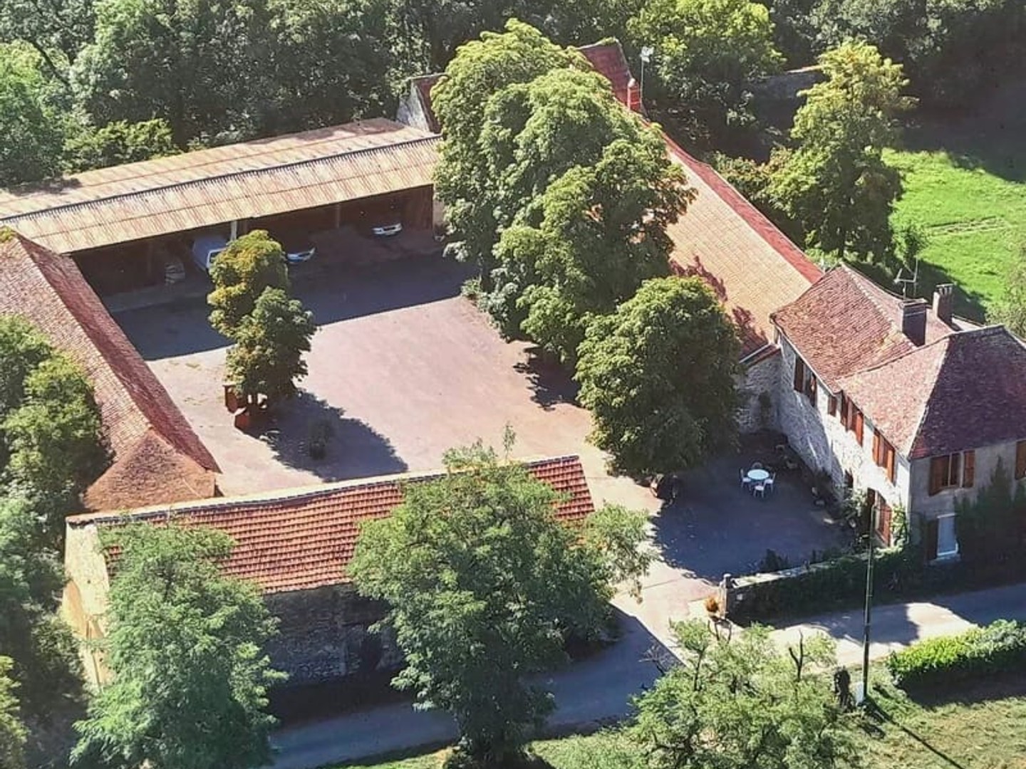 Maison à vendre - 15 pièces - 350m2 - Caylus (82160)