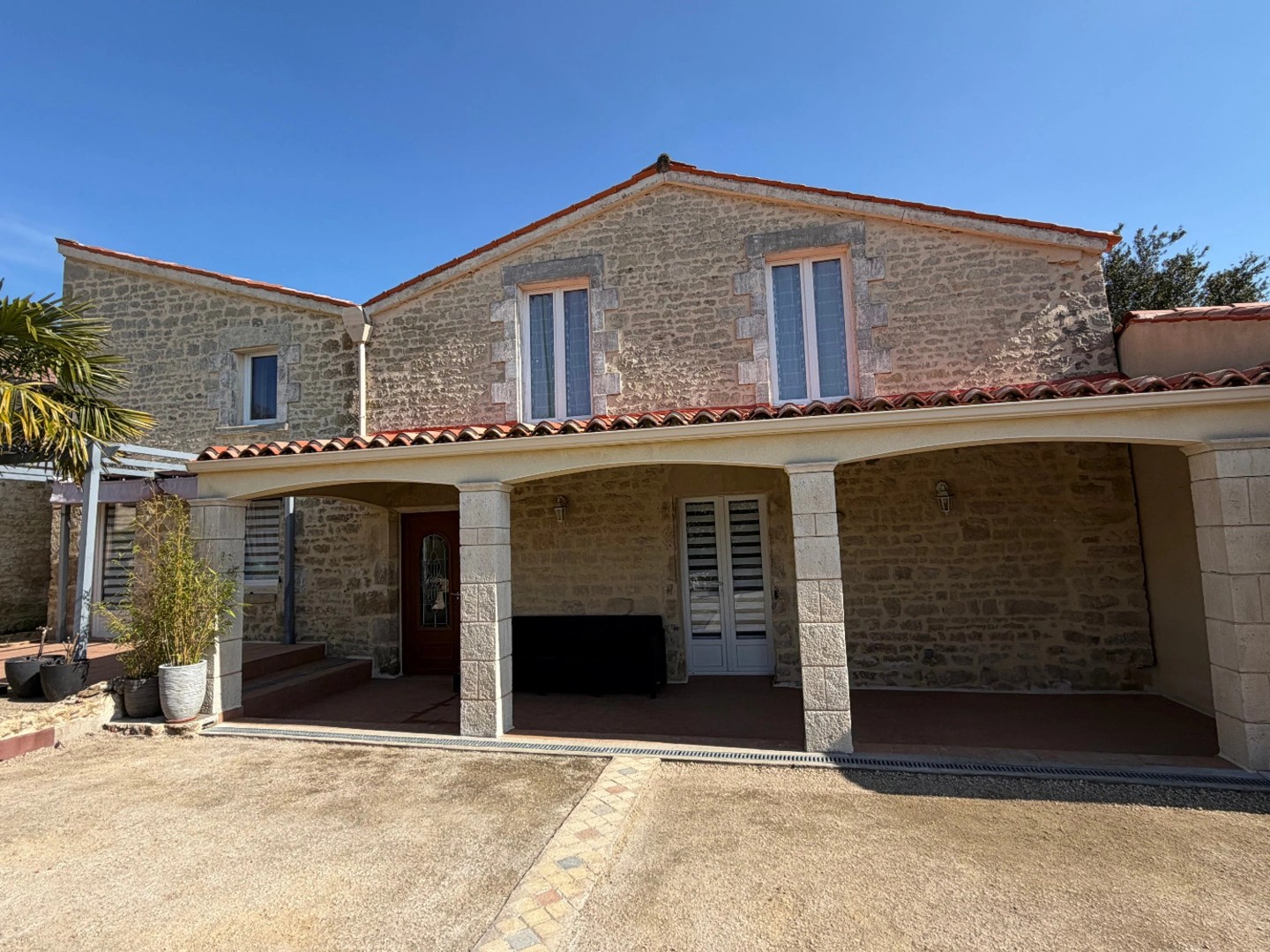 SAINT MICHEL LE CLOUCQ (85) 5 MIN FONTENAY LE COMTE MAISON PIERRES RENOVEE 5 CHAMBRES GARAGE ET JARDIN