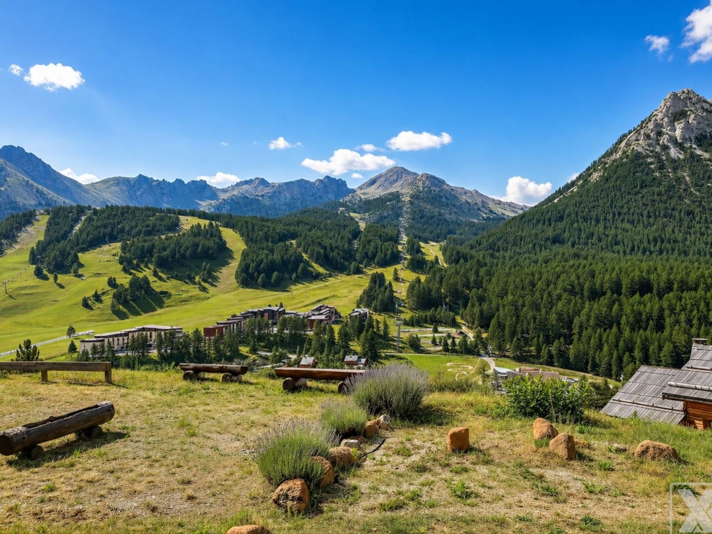 Élégant T2 rénové jardin, vue montagne.