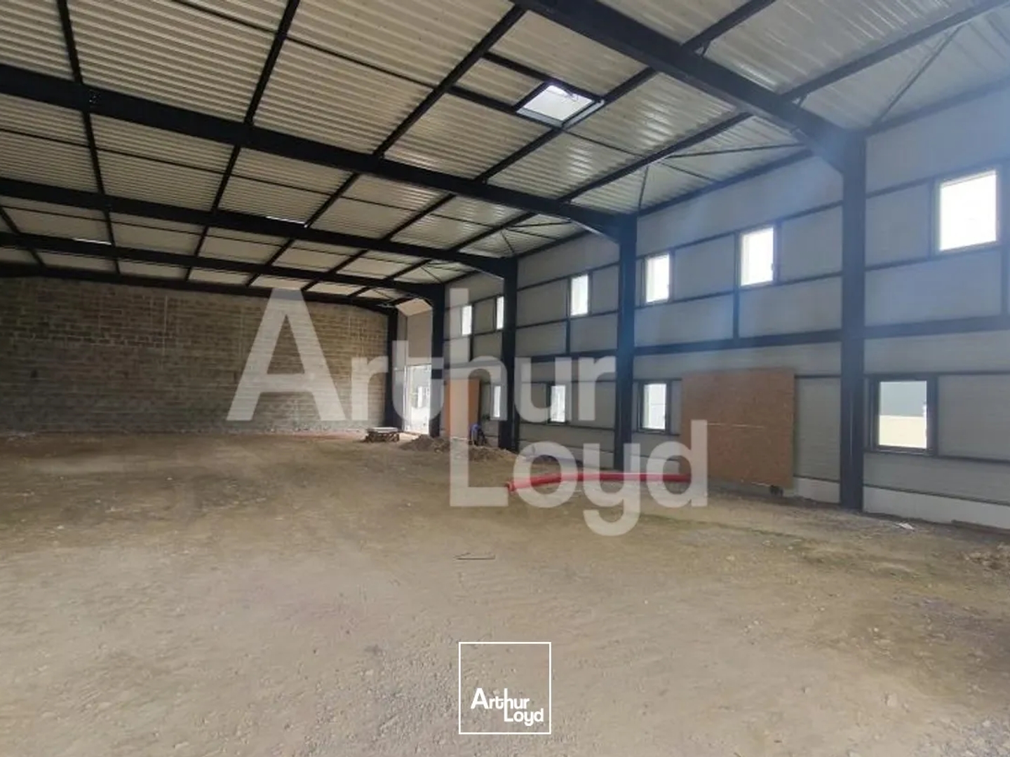 Locaux à vendre - 253m2 - Ifs (14123)