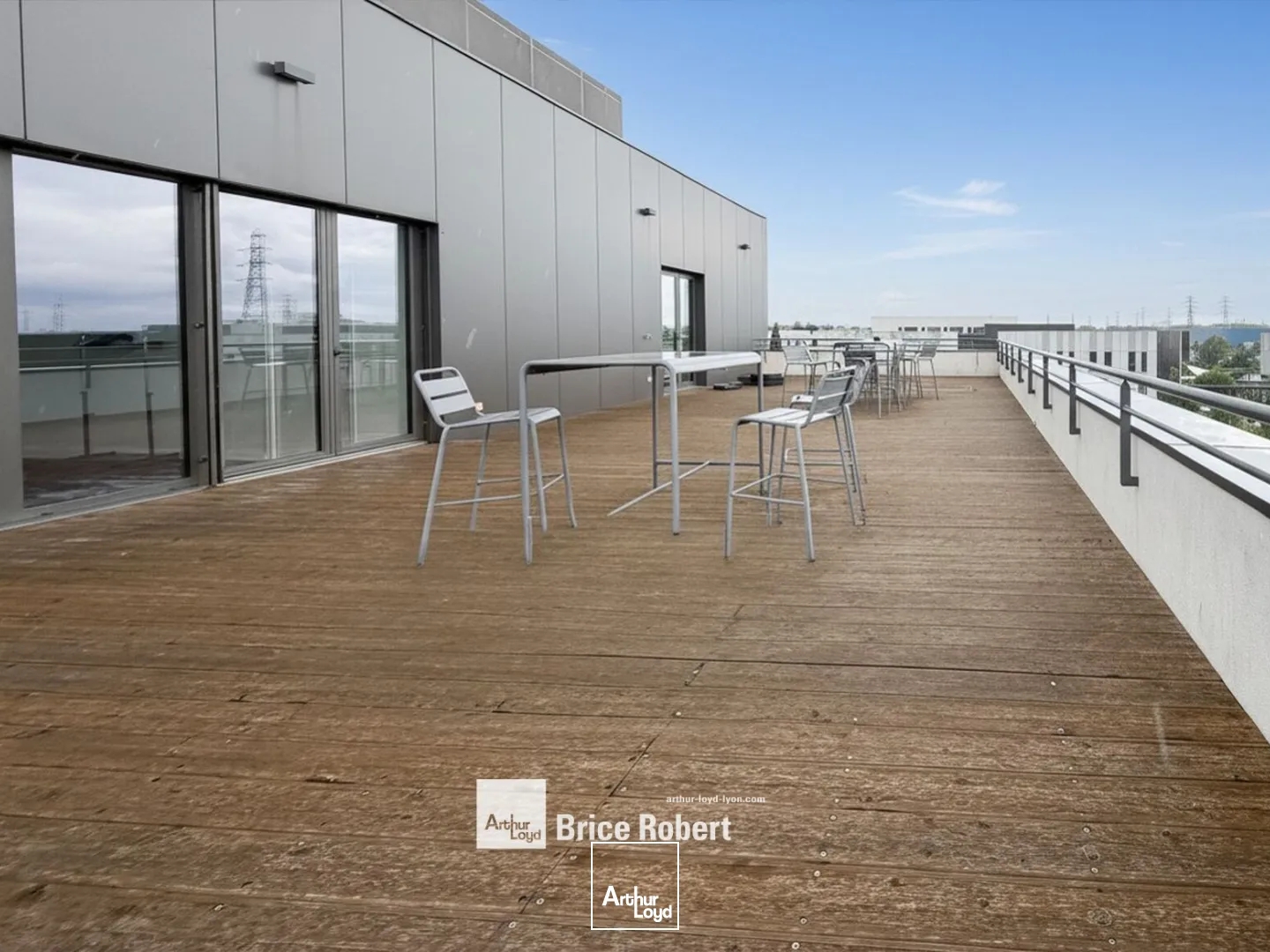 Immeuble à vendre - 747m2 - Saint-Priest (69800)