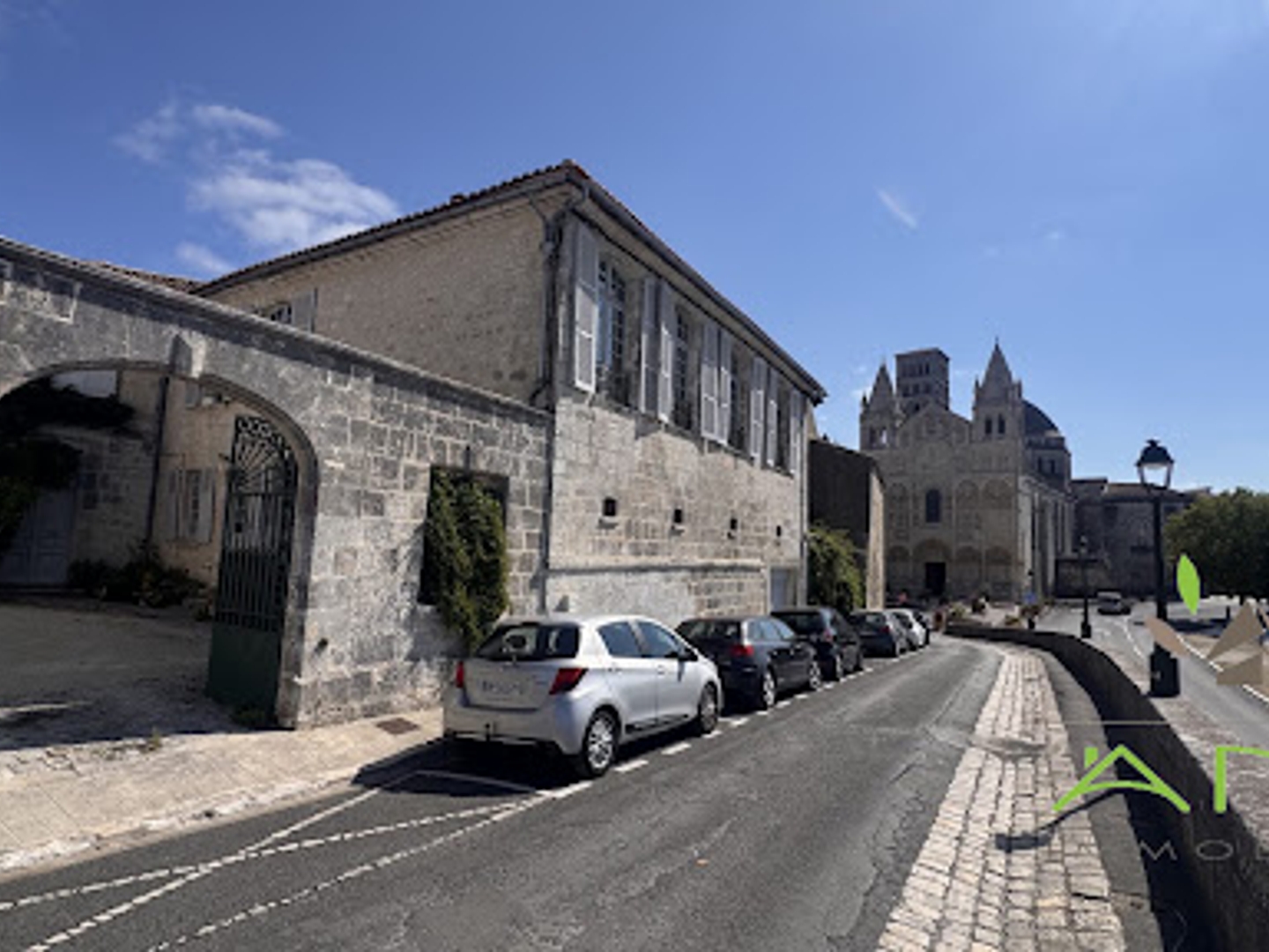 Maison 9 pièces 320 m²
