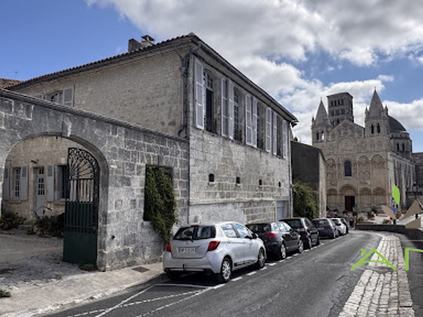 Maison à vendre - 9 pièces - 320m2 - Angoulême (16000)