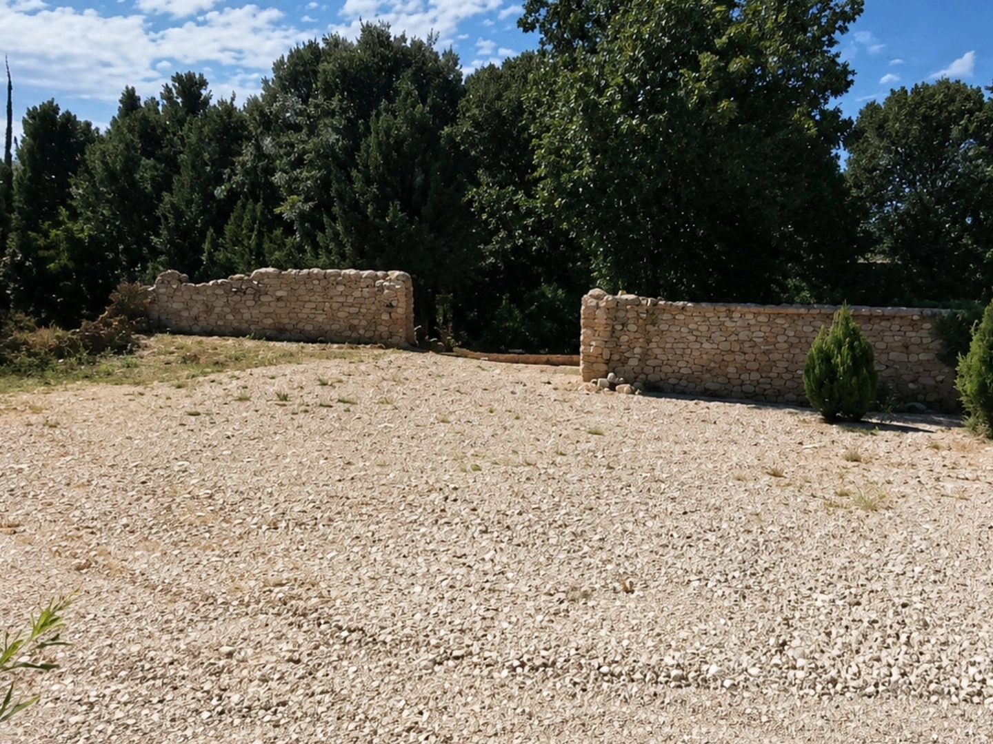 Terrain 767 m²