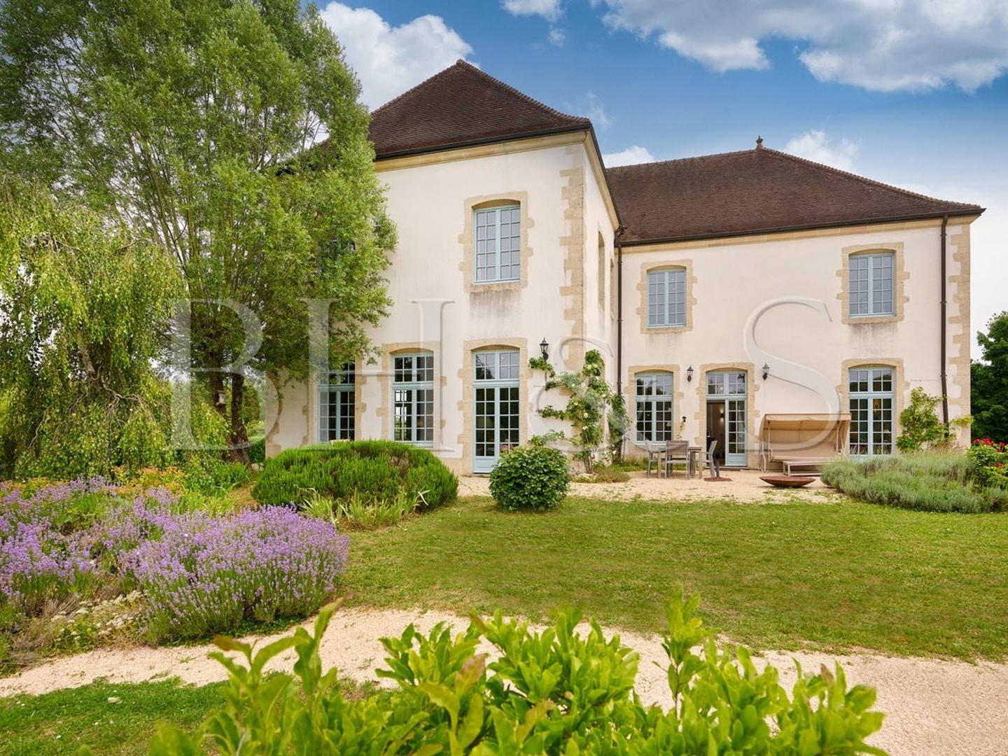 Maison spacieuse et rénovée, parc clos, étang Très proche Beaune