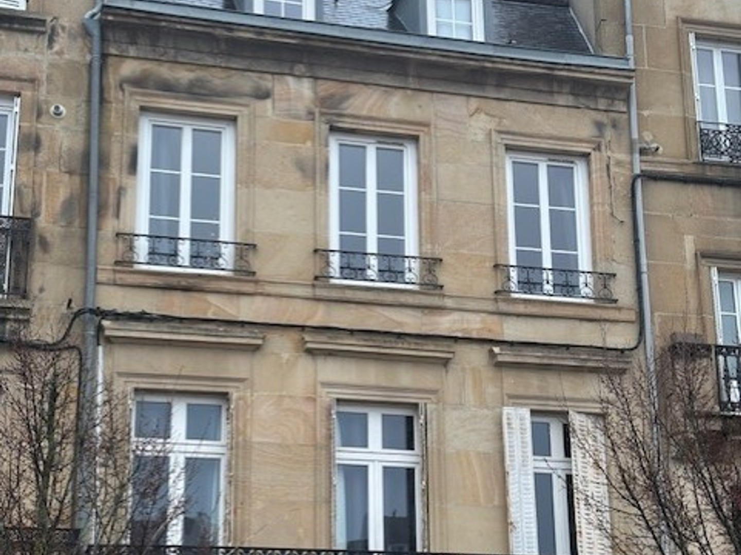 AUTUN, en plein centre ville, grand ensemble immobilier comprenant 3 lots principaux, rénovés et loués.