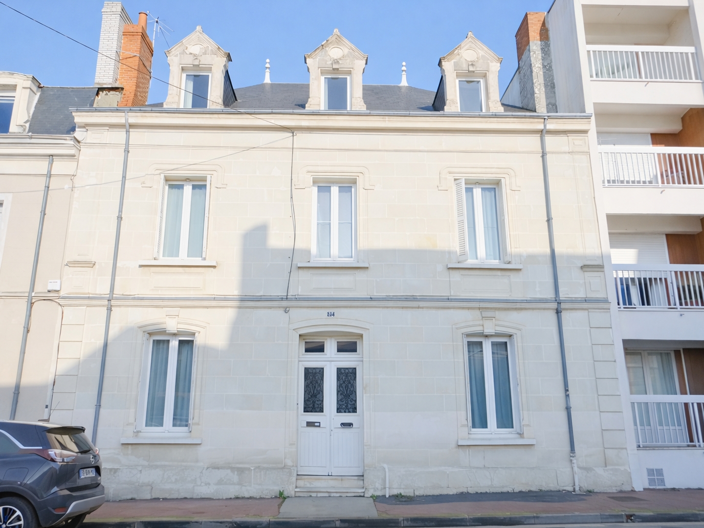 Maison 10 pièces 266 m²