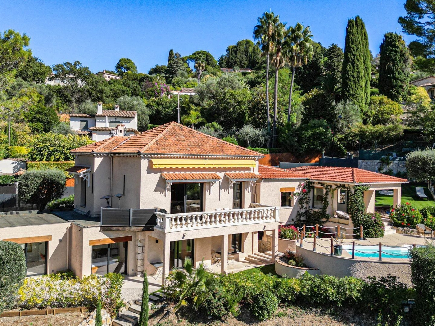 Magnifique villa traditionnelle entièrement rénovée à Mougins