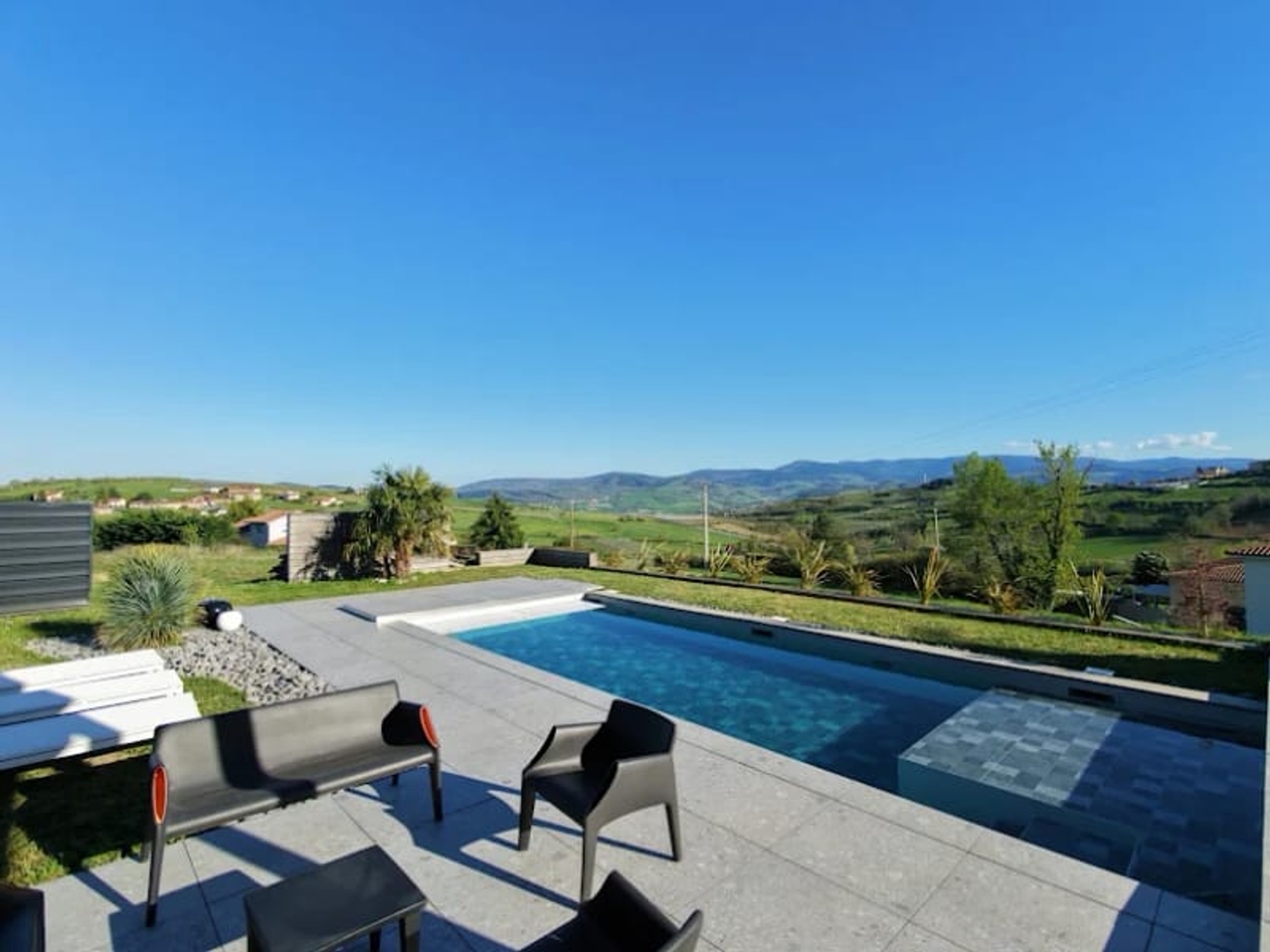 Maison à vendre - 8 pièces - 287m2 - Cellieu (42320)