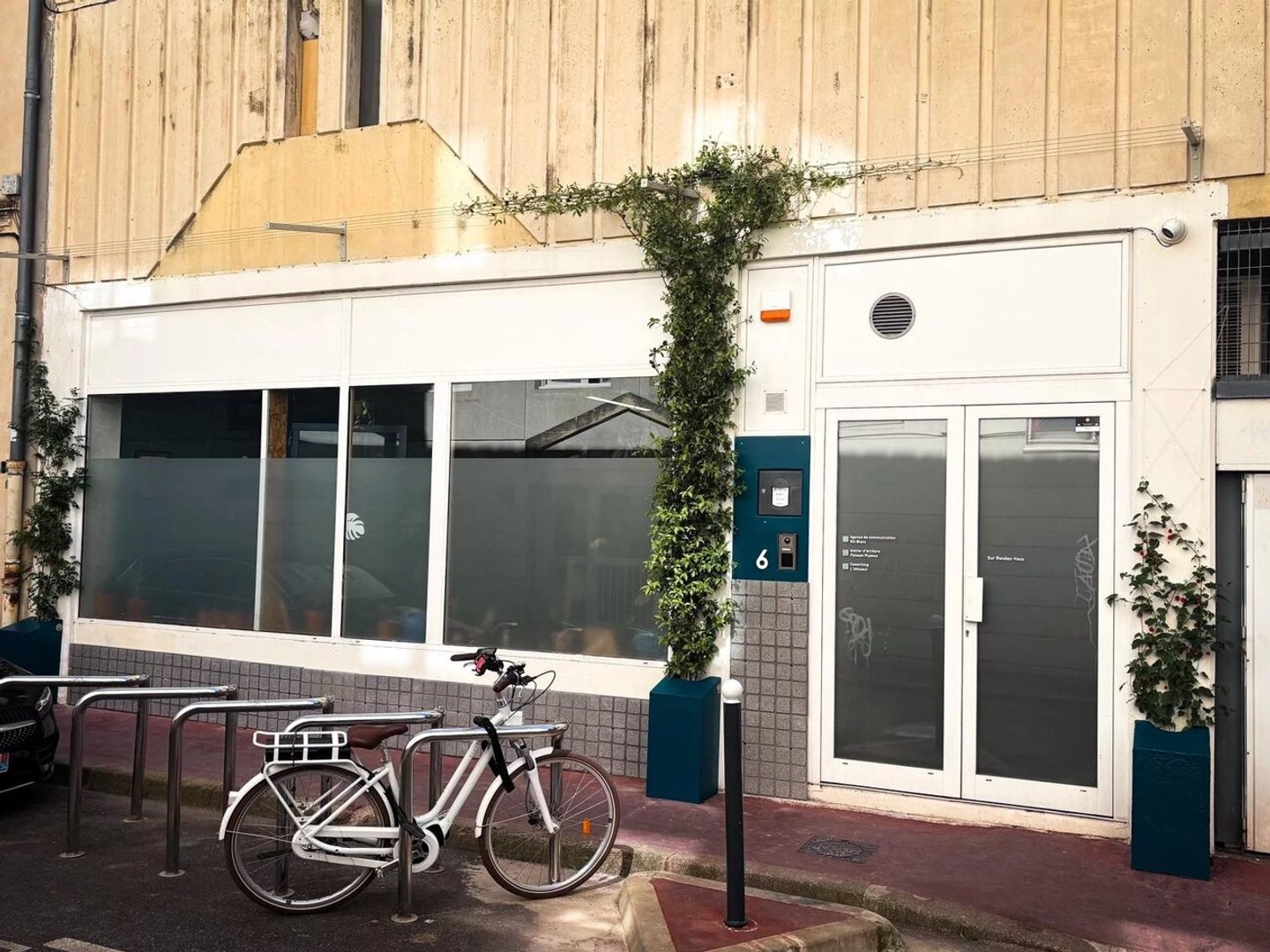 Commerce 182 m²