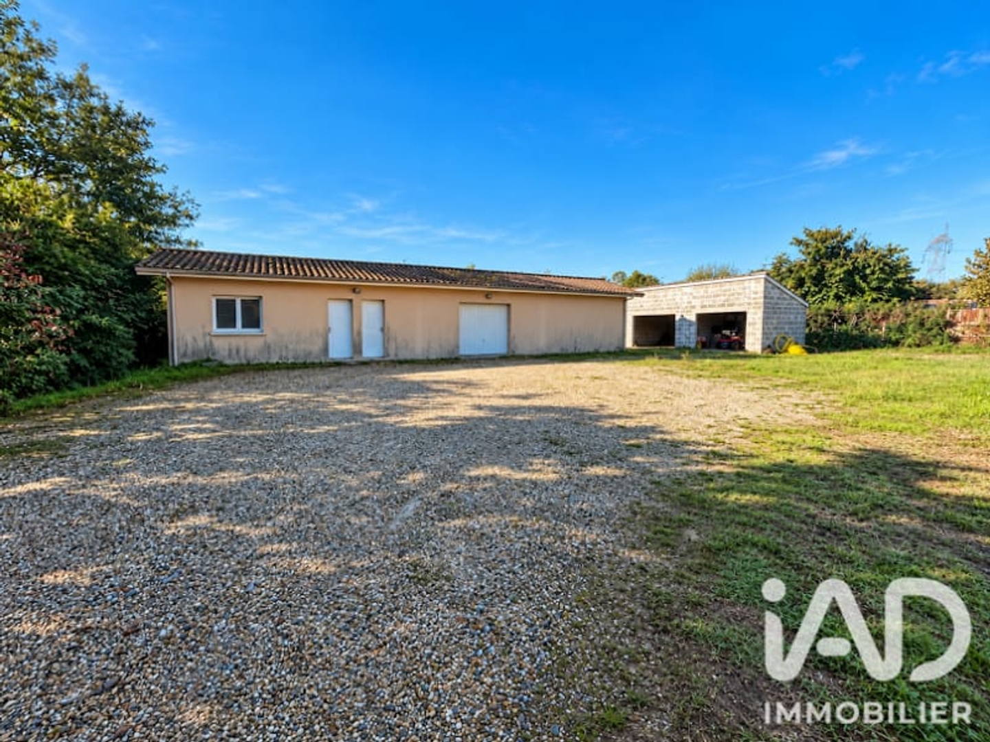 Locaux à vendre - 4 pièces - 100m2 - Saint-Loubès (33450)