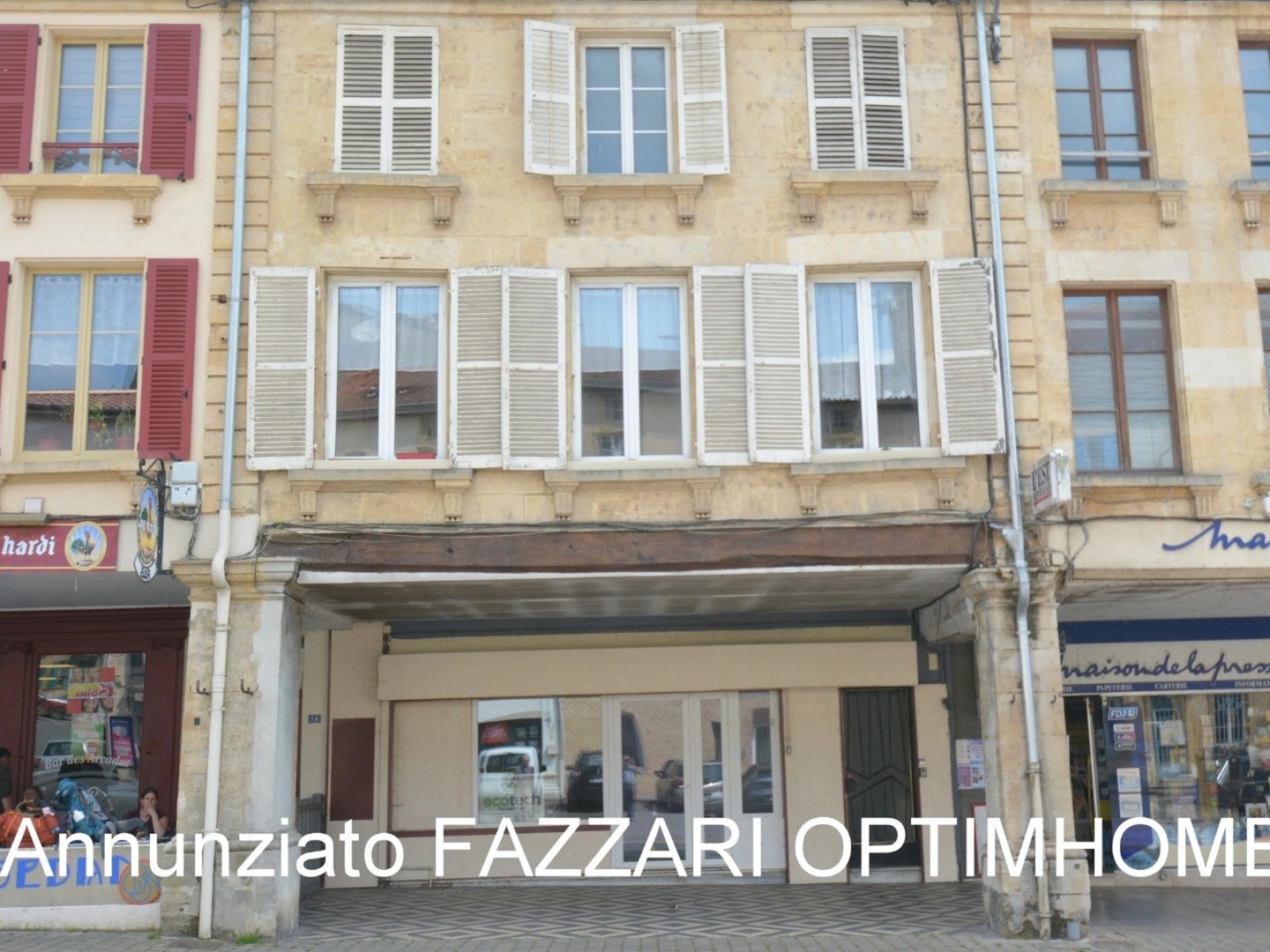 À vendre en exclusivité : Grande maison de ville historique à rénover, avec commerce - centre-ville de Stenay (proche Belgique et Luxembourg)