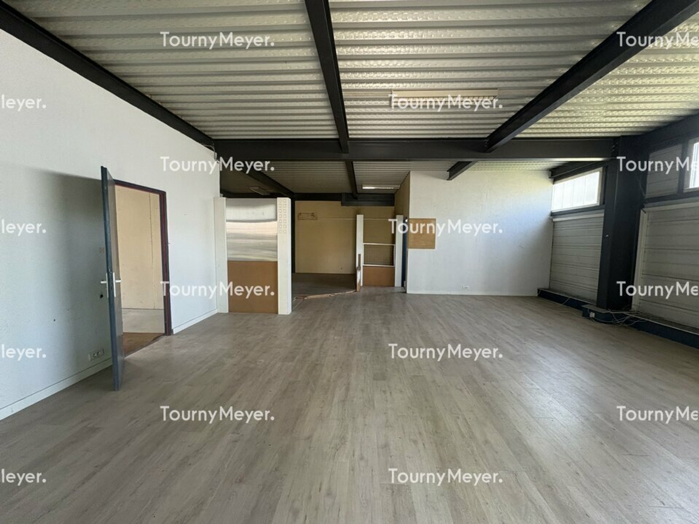 LOCAL D'ACTIVITES A VENDRE