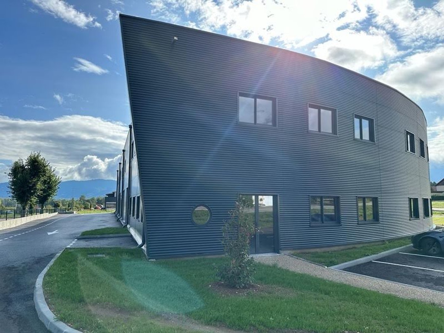 Local 1 pièce 379 m²