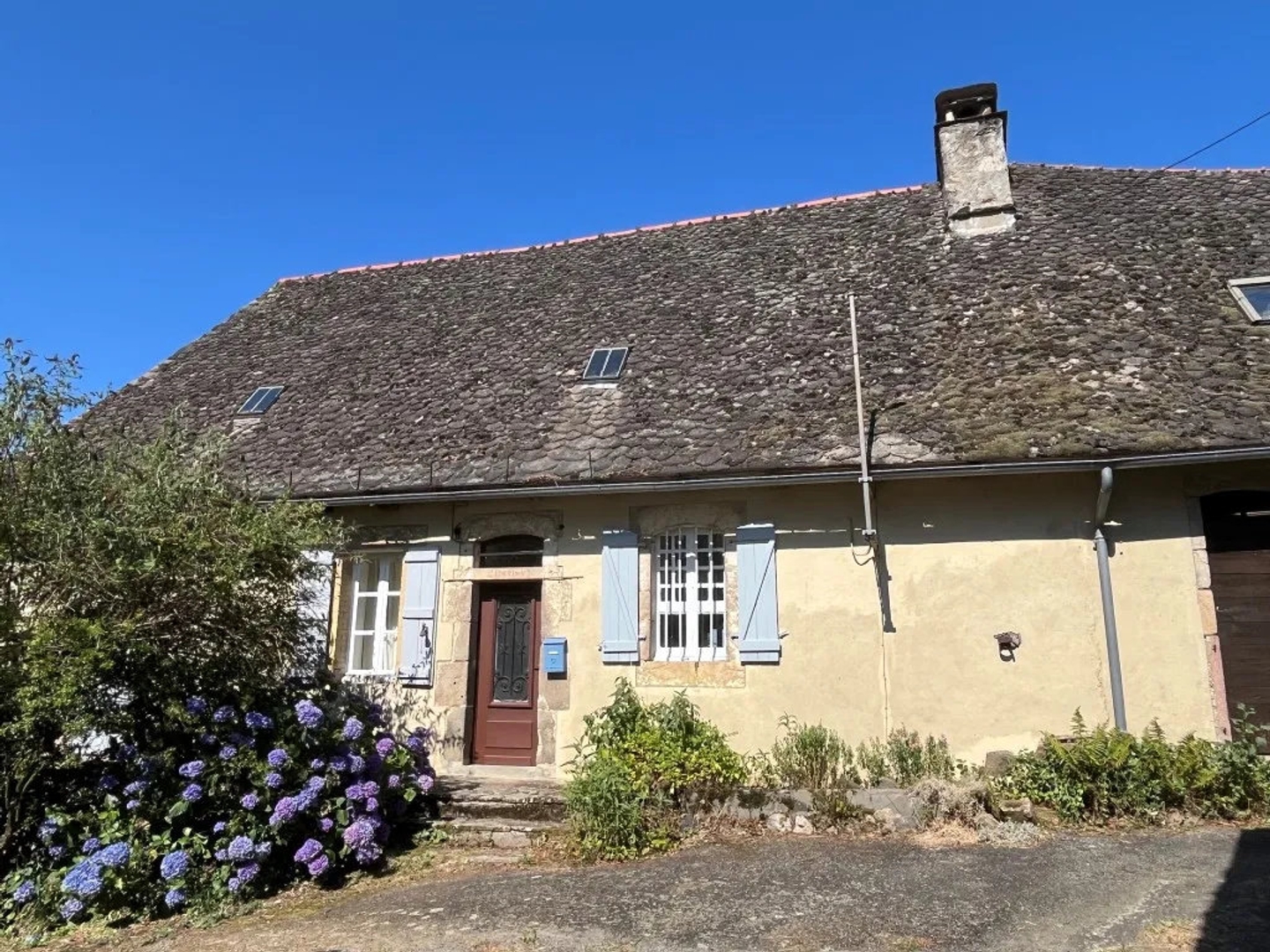 ENSEMBLE DE DEUX MAISONS