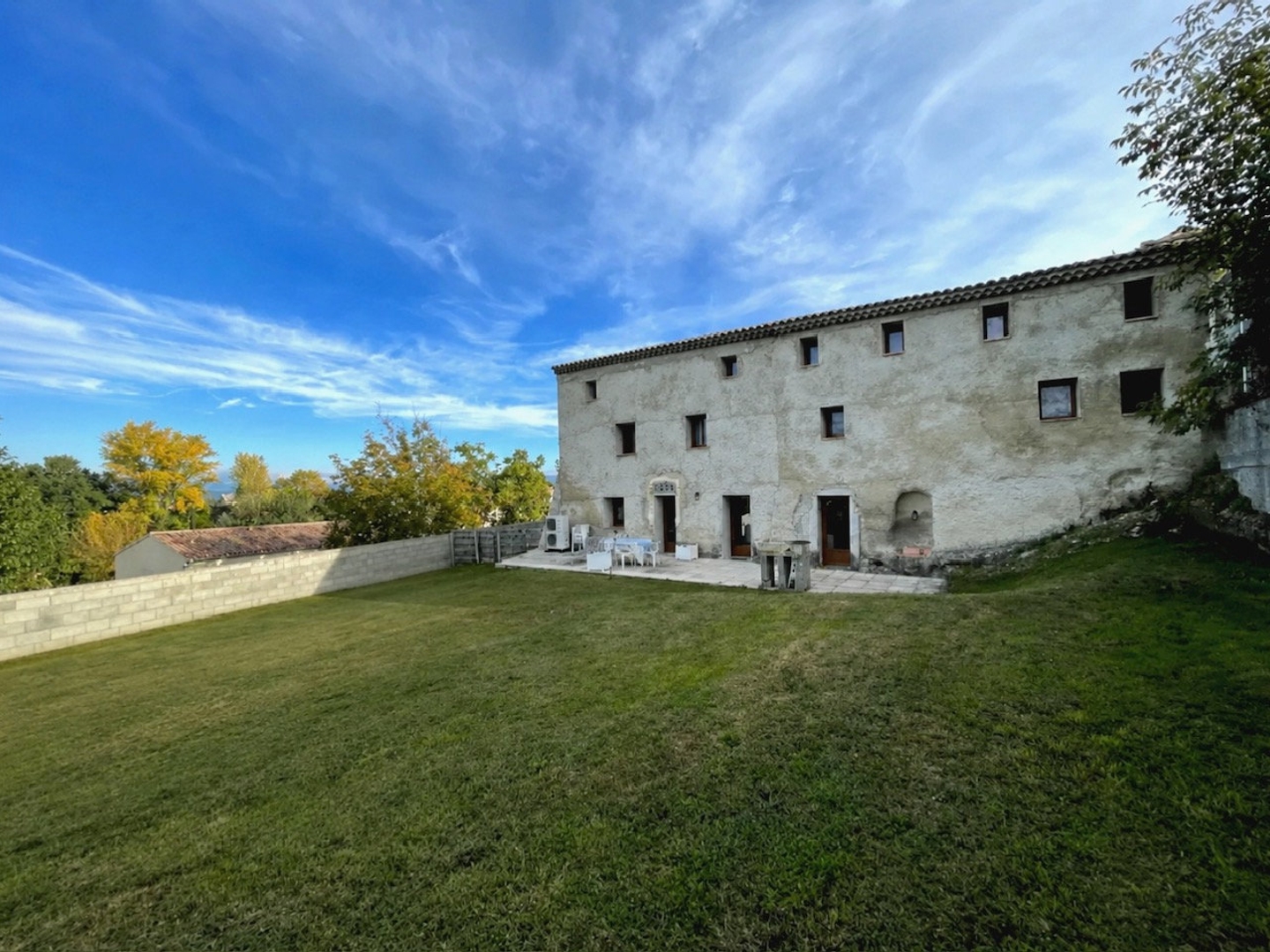 Grande Magnanerie proche du centre sur terrain +940m2