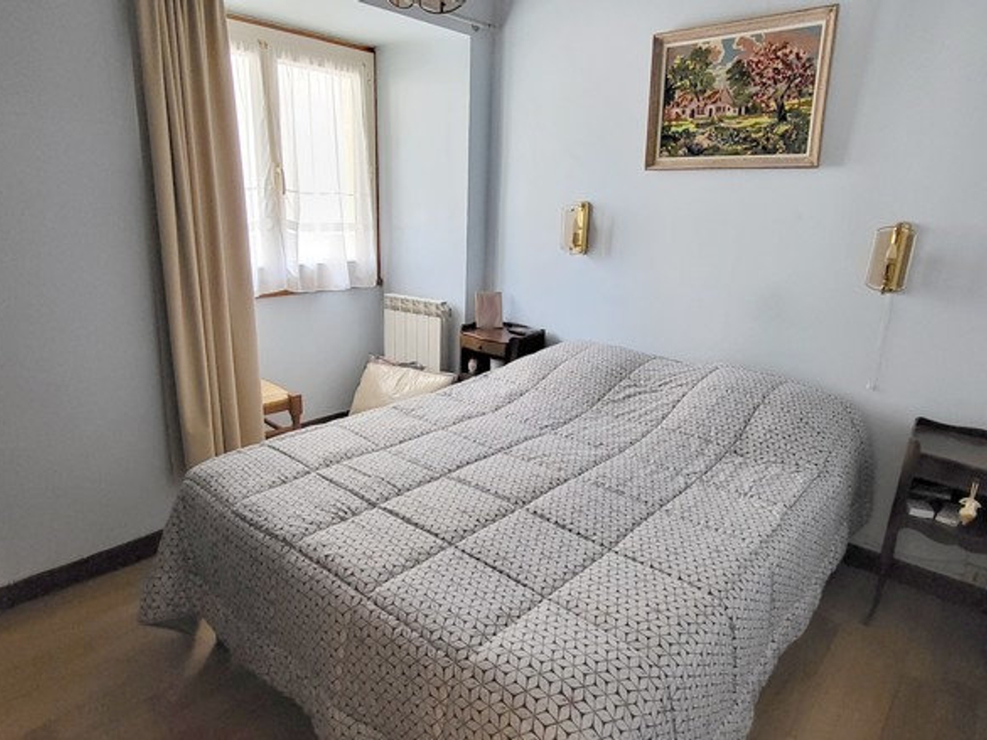 Maison de village de plain-pied avec jardin