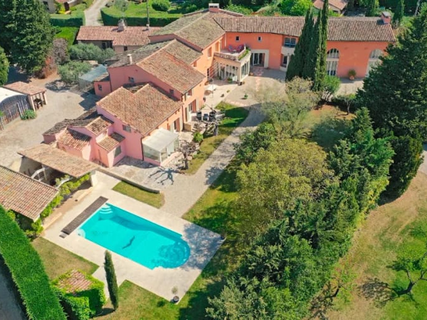 Propriété 680 m²