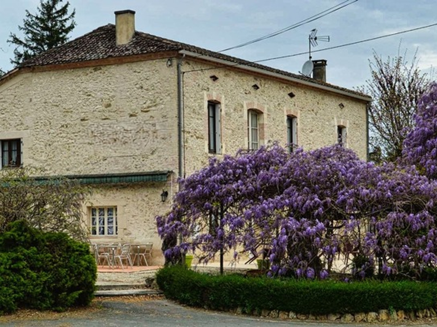 Magnifique Maison en Pierre avec Gîte et Restaurant  Lot-et-Garonne