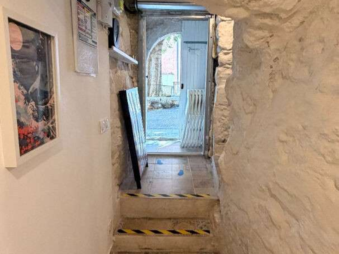 A VENDRE MURS COMMERCIAUX VIDE 24,94 M2 EN