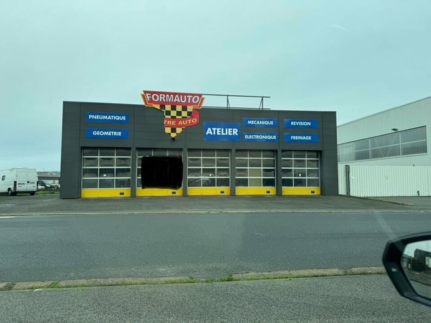 LOCAL COMMERCIAL A VENDRE