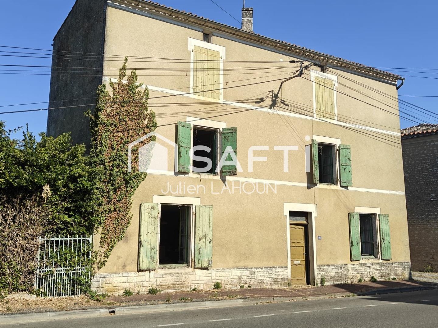 Maison à vendre - 5 pièces - 147m2 - Rouillac (16170)