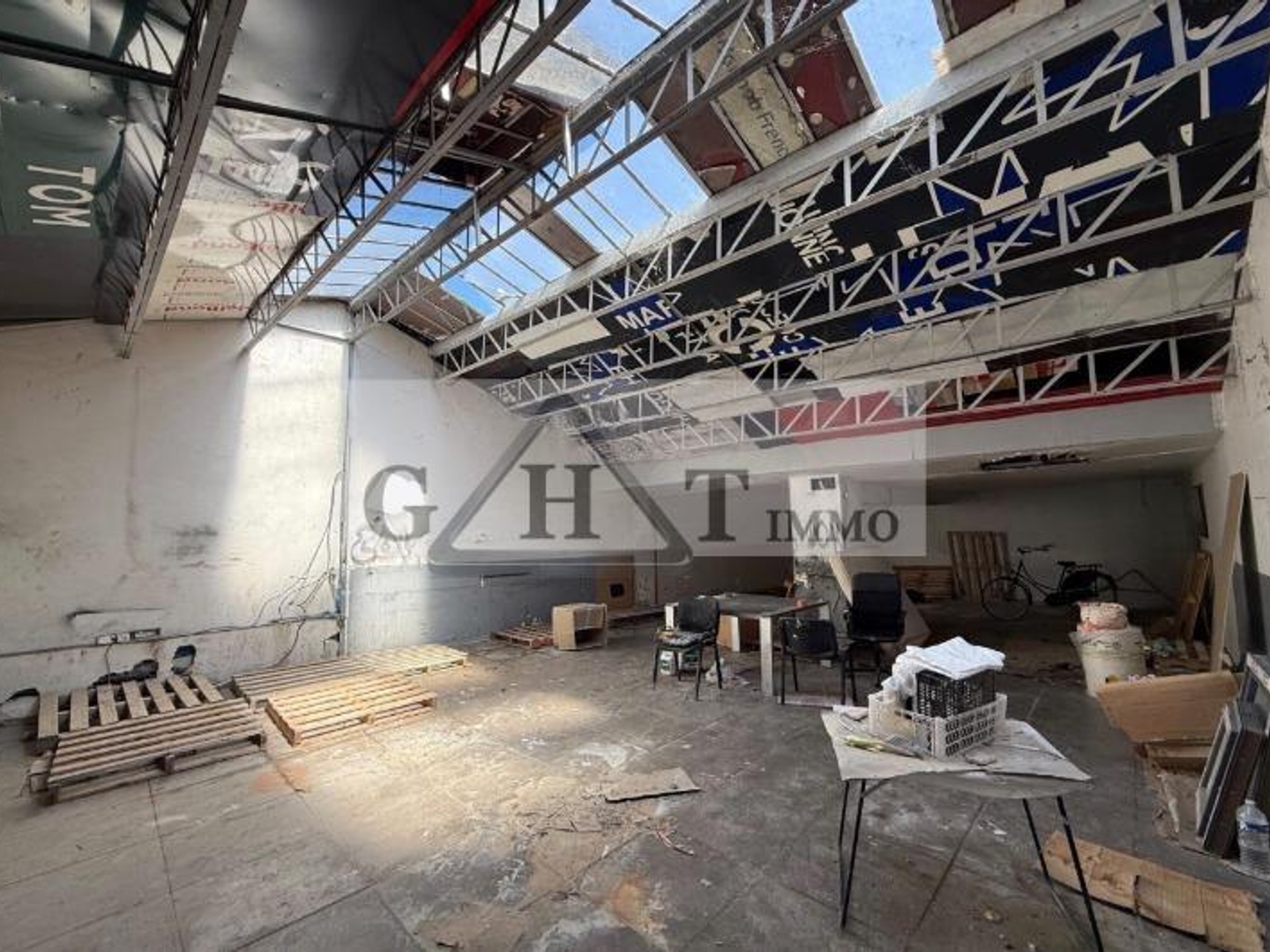 Locaux à vendre - 200m2 - Pantin (93500)