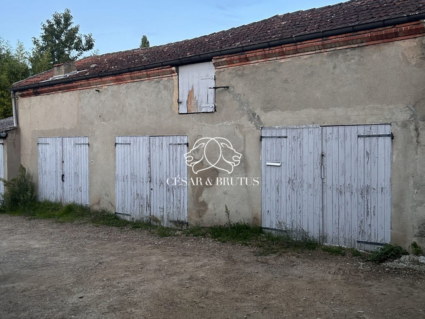 Lot de 3 garages (+7 en sus) loué ROANNE 42300