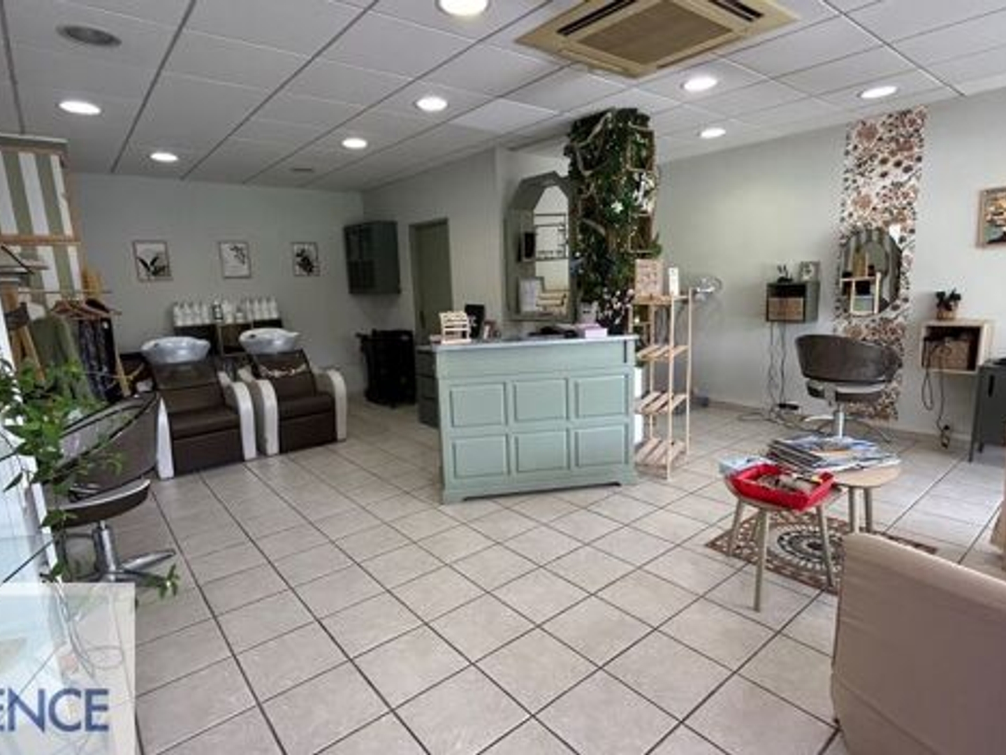 Local professionnel 1 pièce 43 m²