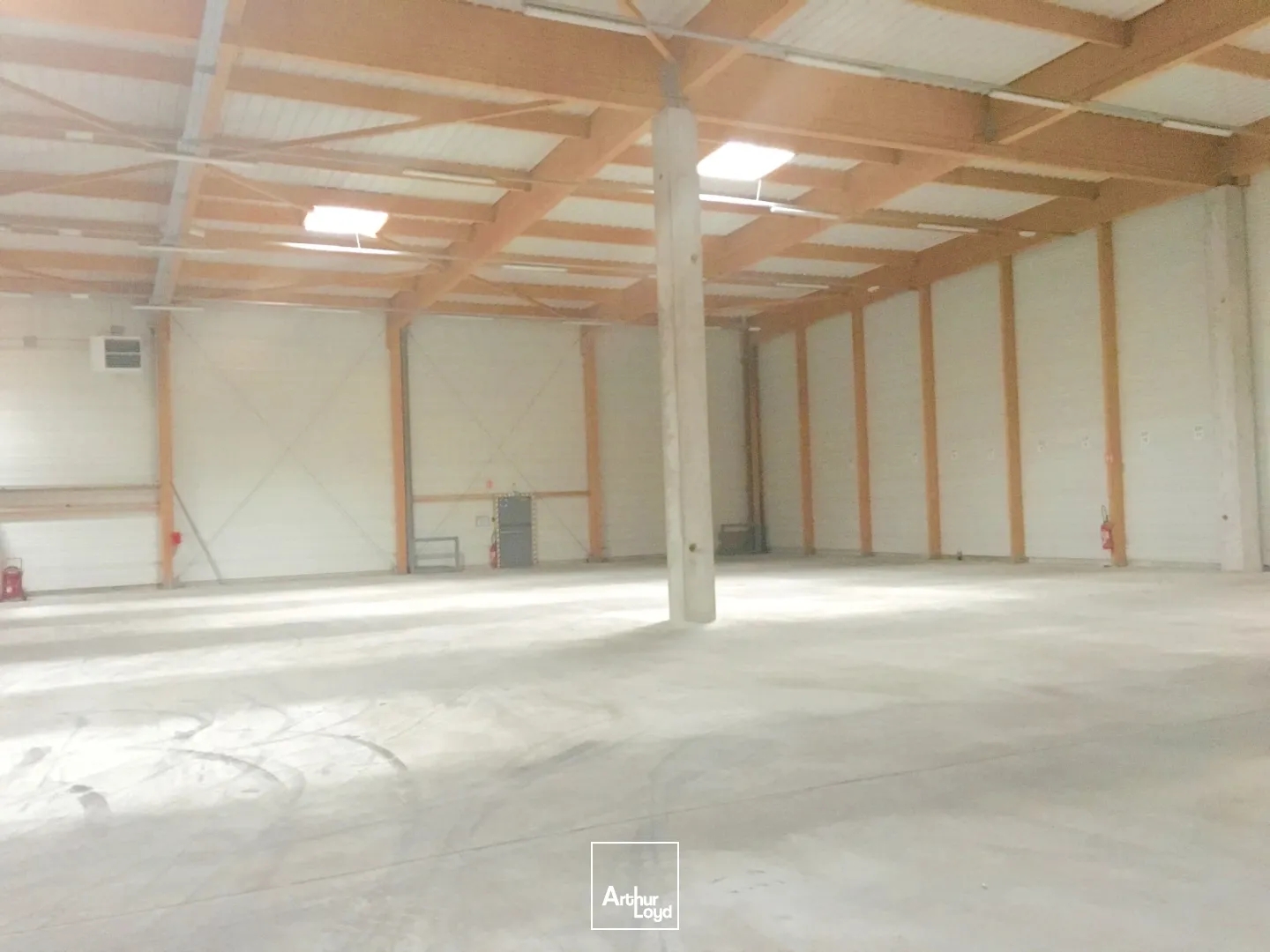 Locaux à vendre - 1861m2 - Froissy (60480)