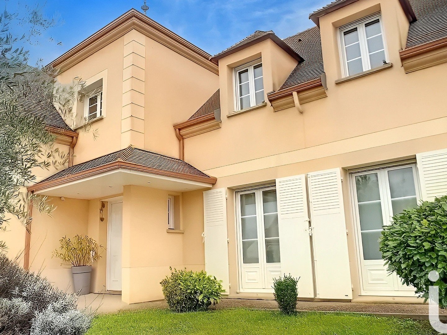 Maison 8 pièces 215 m²