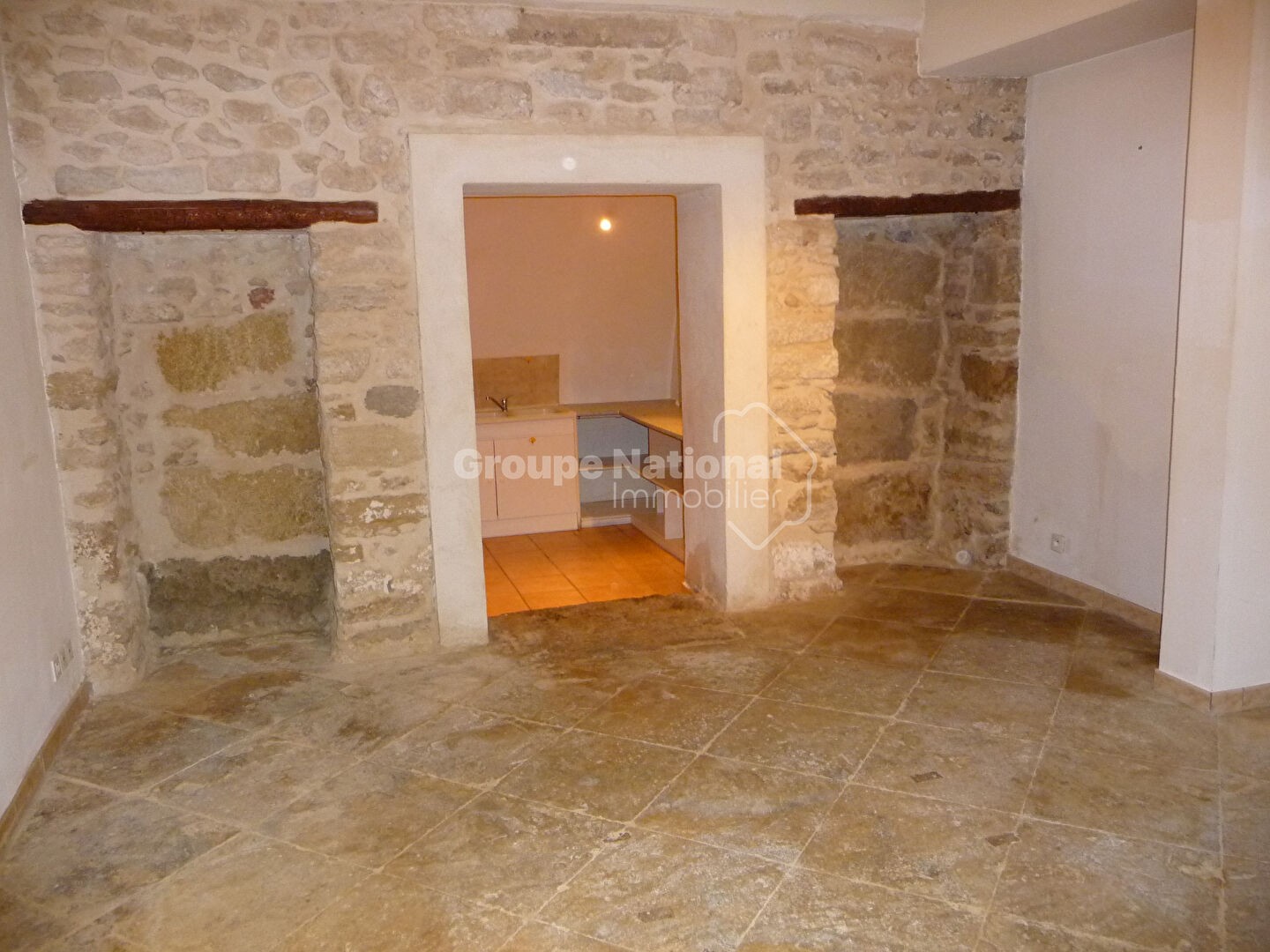 Appartement à Caromb, au rez-de-chaussée, dans immeuble de ch...