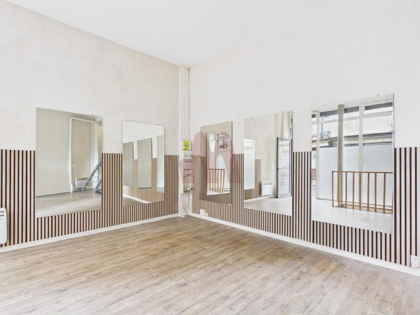 Locaux à vendre - 2 pièces - 88m2 - Paris 17e (75017)