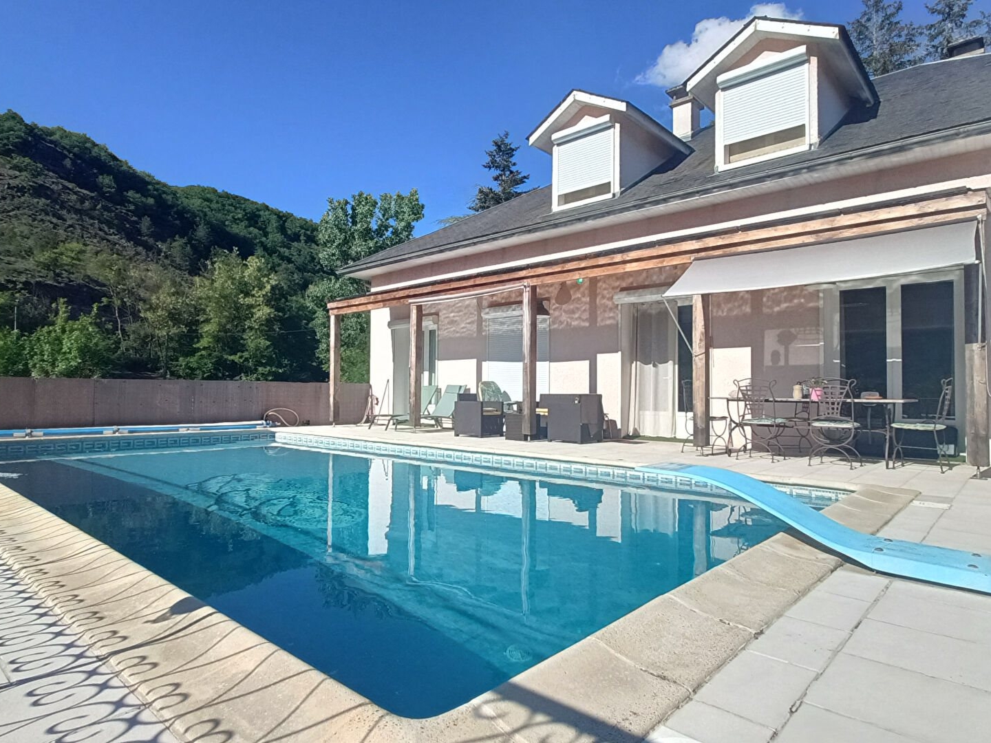 Maison avec piscine et vue exceptionnelle