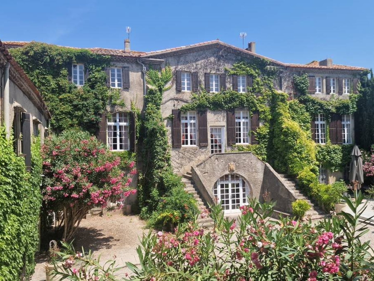 Narbonne Elégant Château Historique et Domaine, 3 bâtim...
