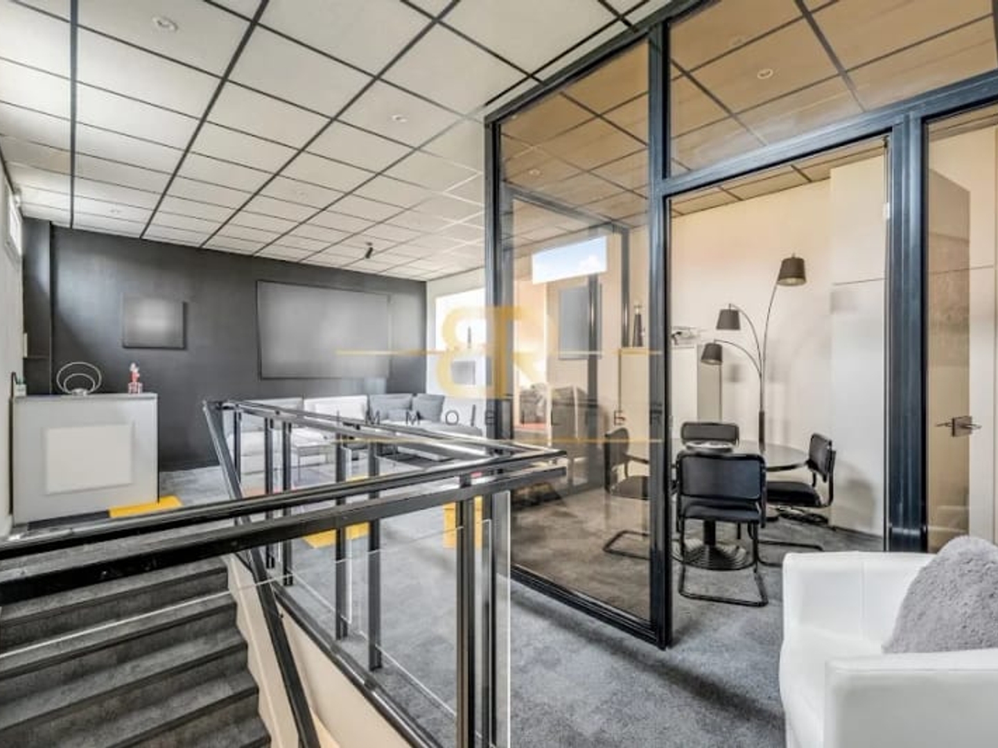 Bureaux à vendre - 1 pièce - 114m2 - Saint-Maur-Des-Fo... (94100)