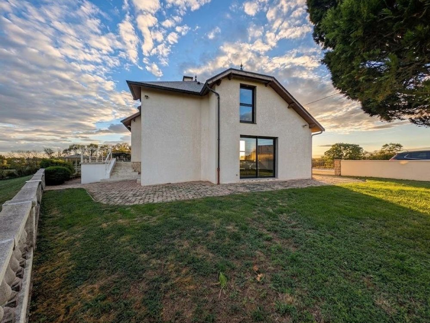 Maison 186m² vue dégagée, 4 chambres, terrain 1125m² à Génelard