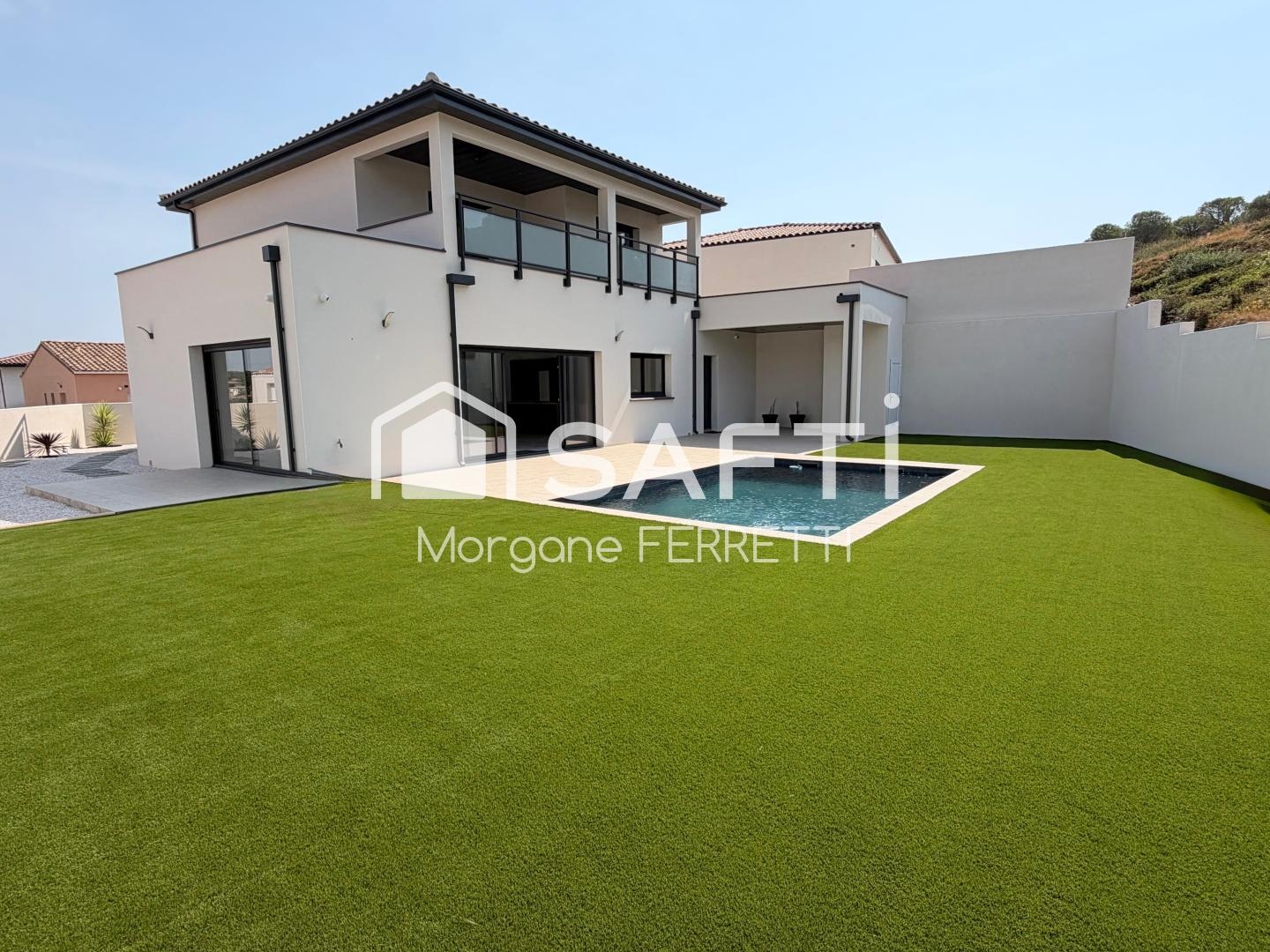 VILLA MODERNE 147 M² AVEC PISCINE SUR TERRAIN DE 492 M²