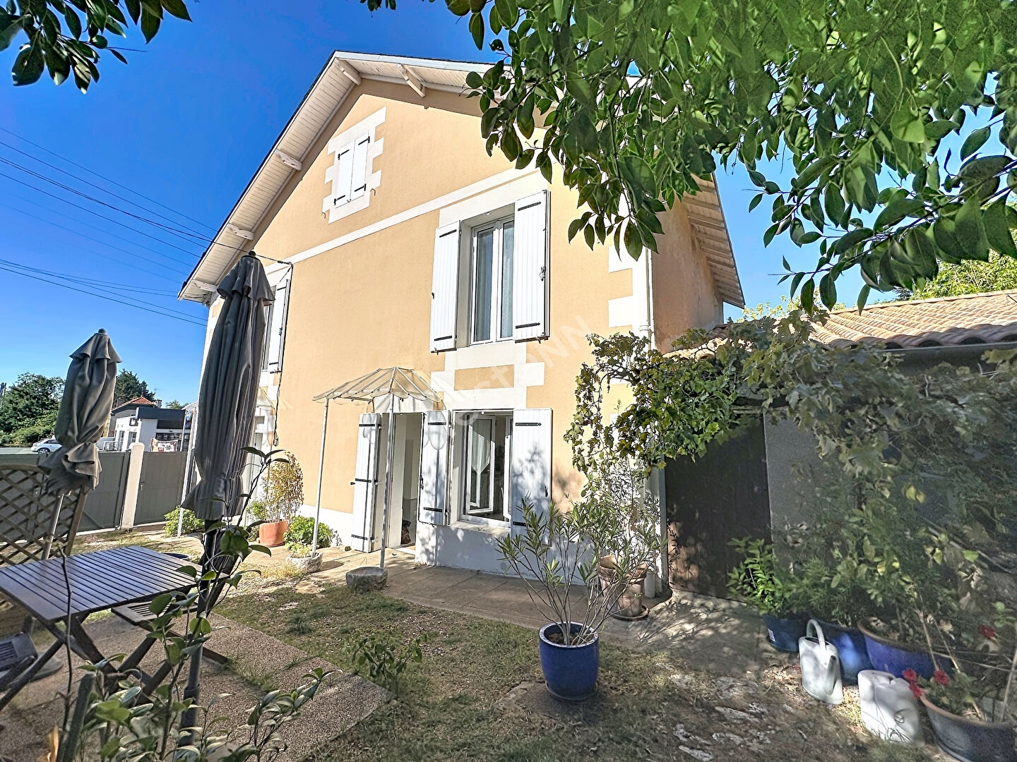 POITIERS SUD ! LE CHARME DE L'ANCIEN, L'ESPRIT MAISON DE FAMILLE !