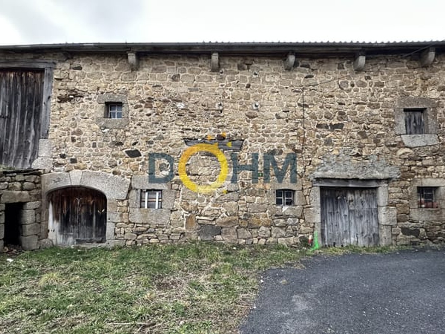 Bâtiment en pierre 200m2
