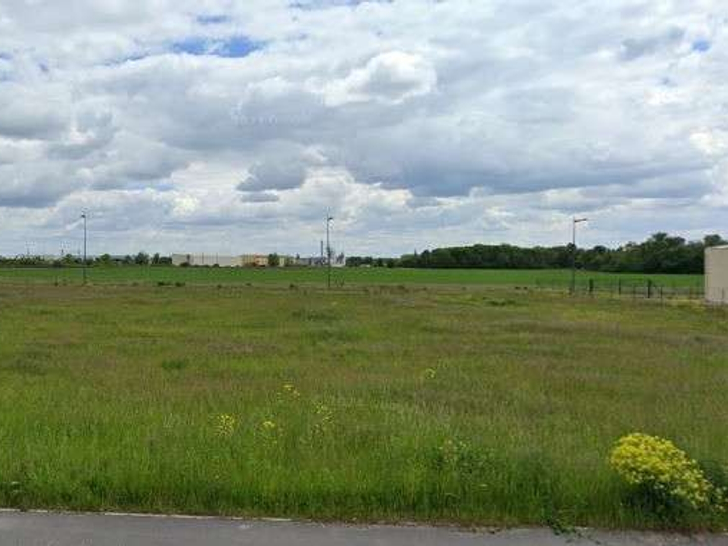 AV terrains industriels de 1200 à 2400m² à Recy