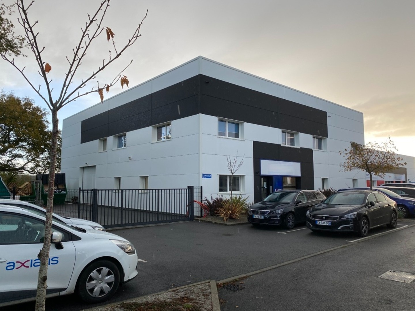 Local commercial 586 m²