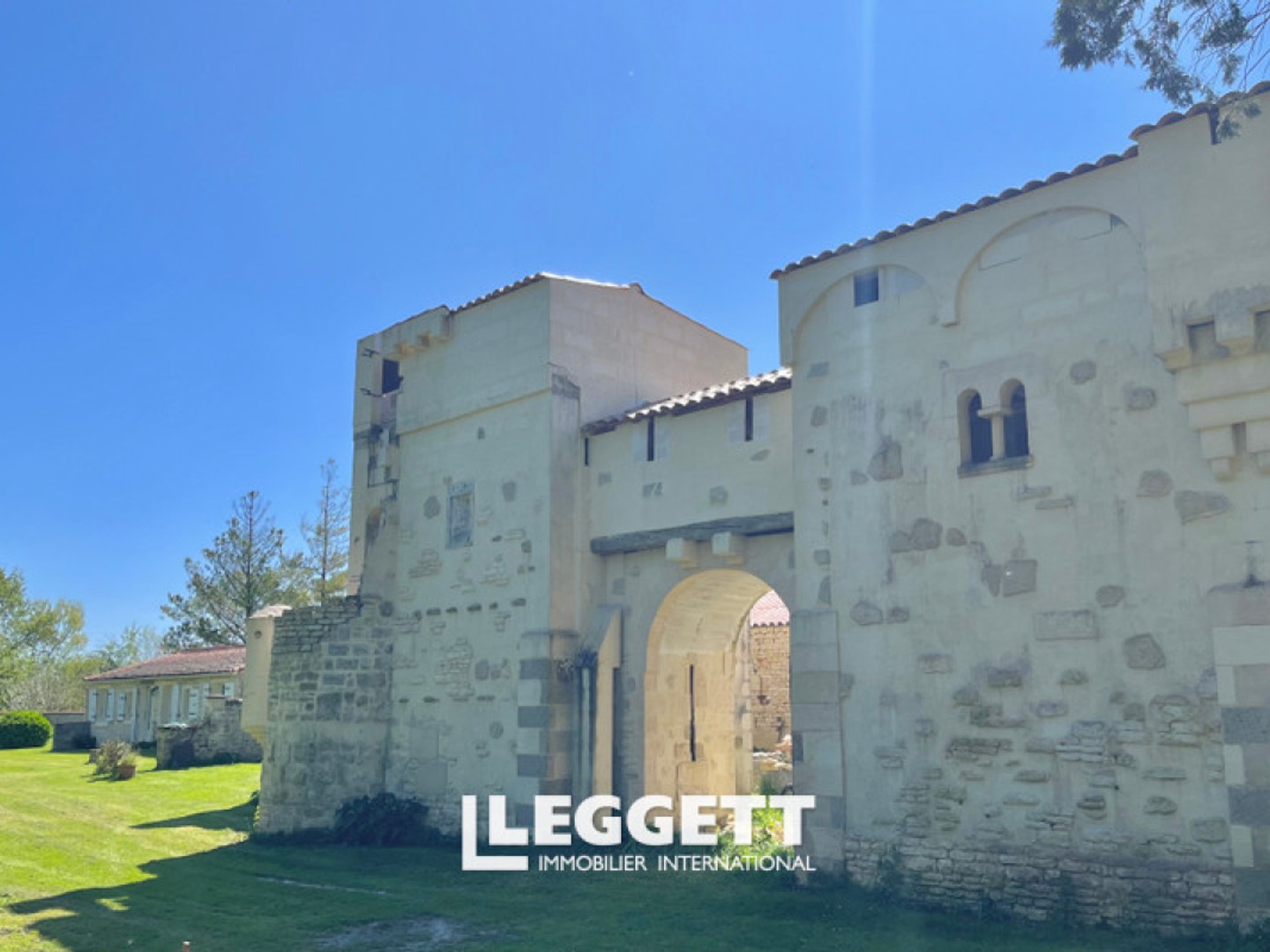 château 10 pièce(s), TAUGON