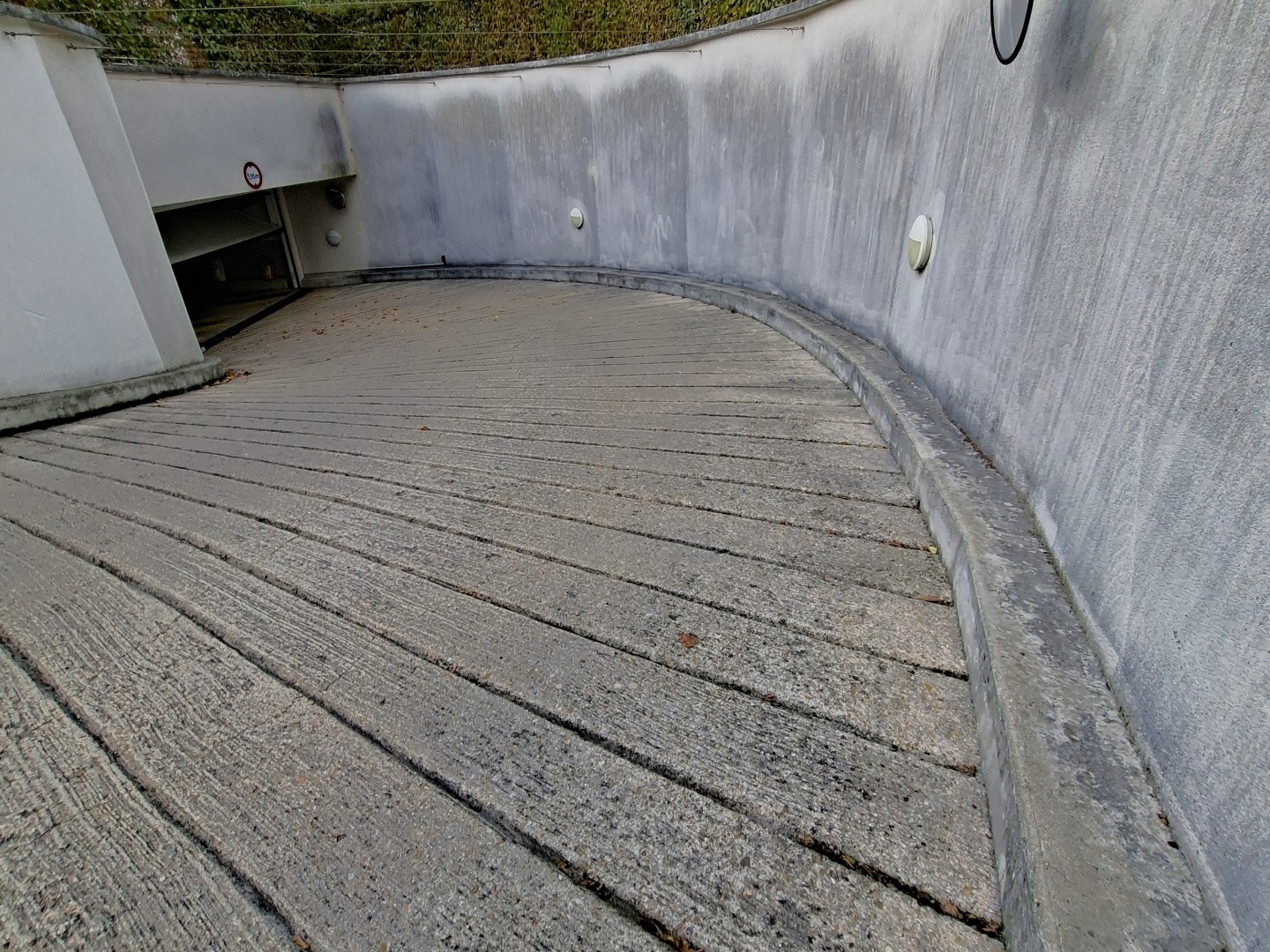 Parking / garage / box à vendre - 15m2 - Montévrain (77144)