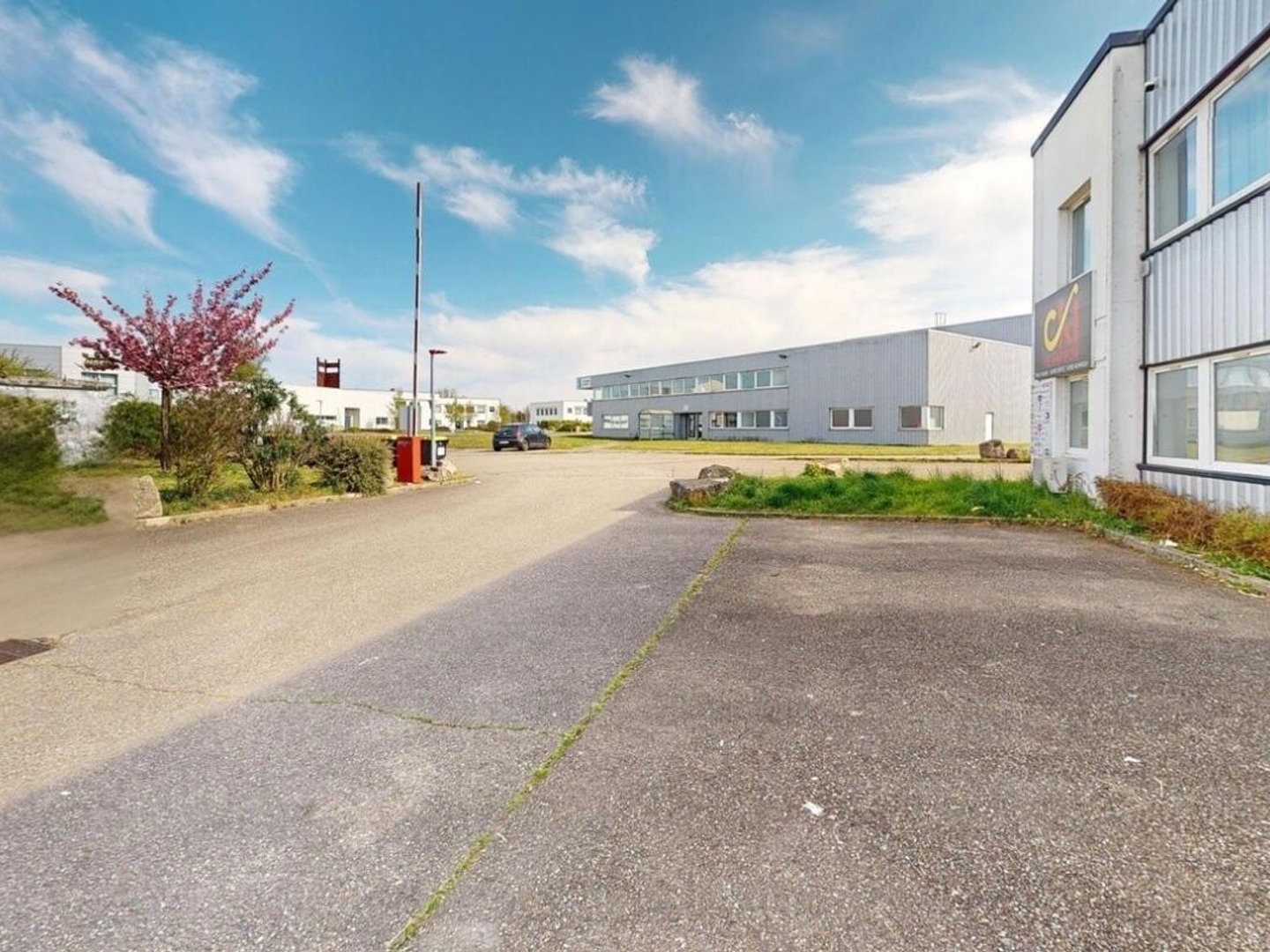 AXE AUTOROUTE A35 (suisse) :Depot avec bureaux 512 m2