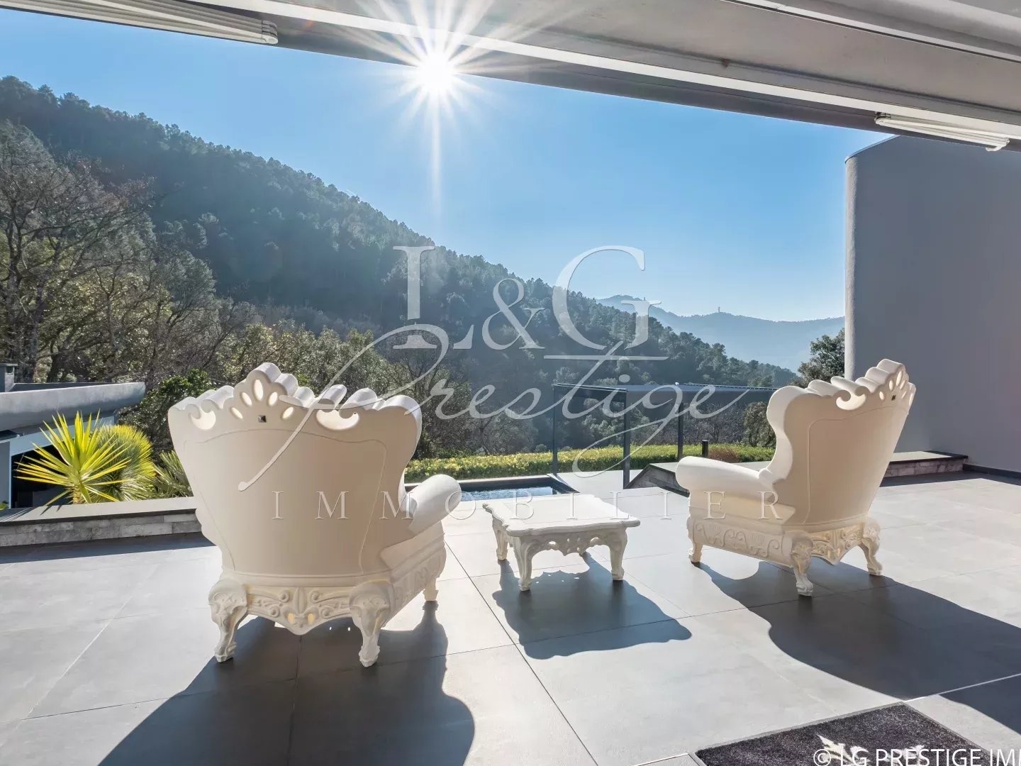 Maison à vendre - 8 pièces - 350m2 - Fréjus (83600)