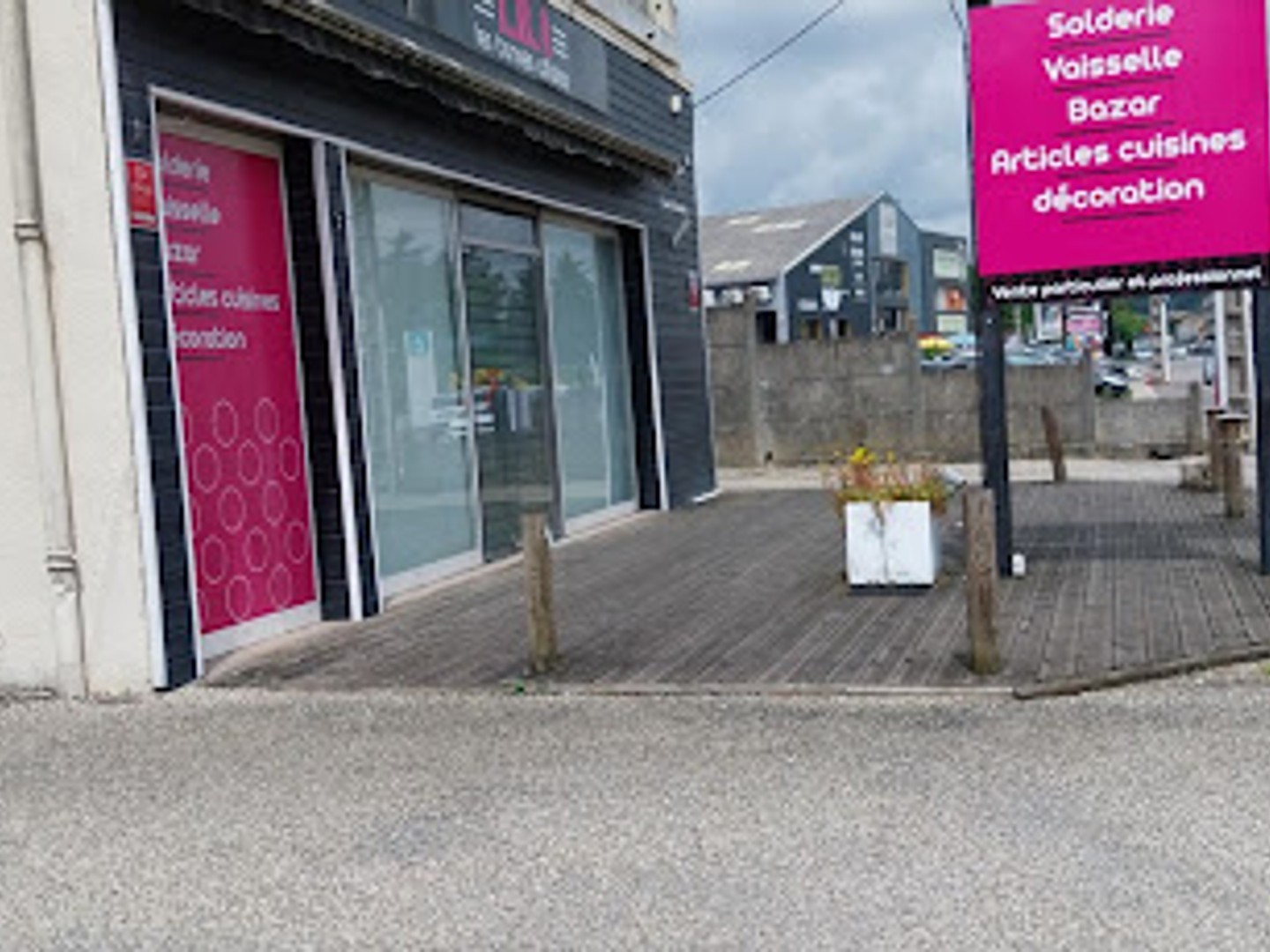 Local commercial 1 pièce 175 m²